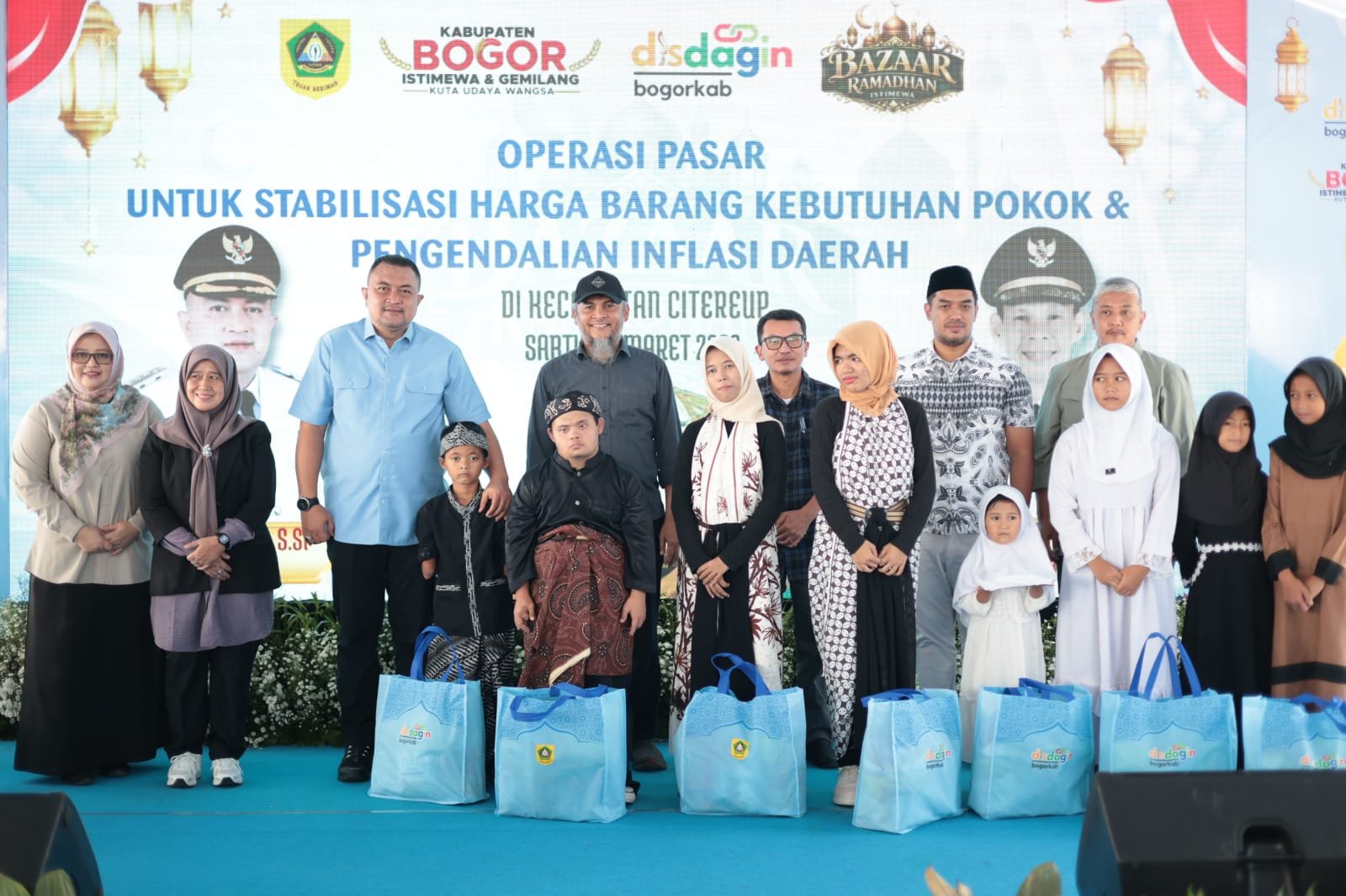 Jelang Idulfitri, Bupati Bogor Rudy Susmanto Gelar Bazar Ramadan: Paket Sembako Rp50 Ribu Diserbu Warga - Berita Terkini Bogor Timur Parameter