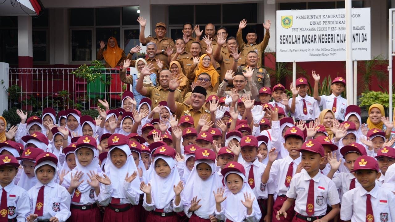 Rudy Susmanto Tinjau Sekolah Lewat Program “Kami Mendengar” - Berita Terkini Bogor Timur Parameter